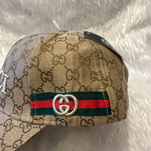 Beige GG Canvas Cap with Red and Green Stripe - Picture 3 of 4